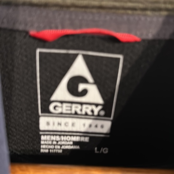 Gerry Mens Poly/Cotton Quarter Button up. Size L. Olive Green. Gray trim - Picture 6 of 7